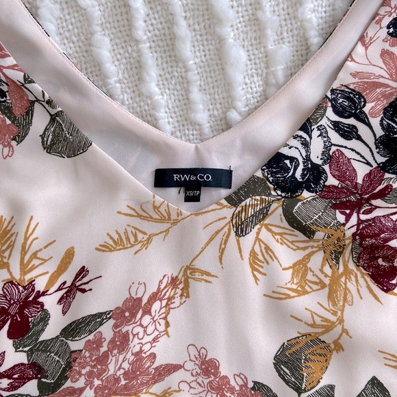 RW&CO. Silky Crepe Wide Strap Floral Printed Cami Blouse | Size XS - Picture 7 of 8